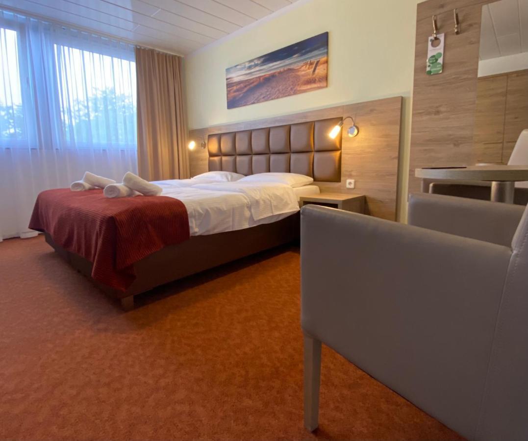 Strand Hotel Nordsee, Hotel Deichlaeufer Tossens Esterno foto