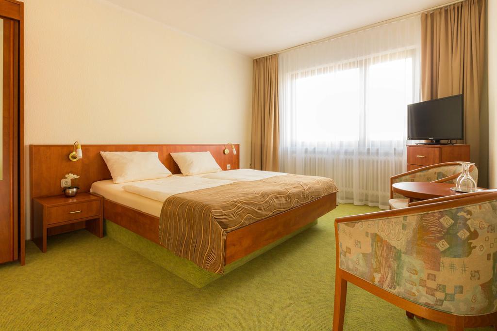 Strand Hotel Nordsee, Hotel Deichlaeufer Tossens Esterno foto