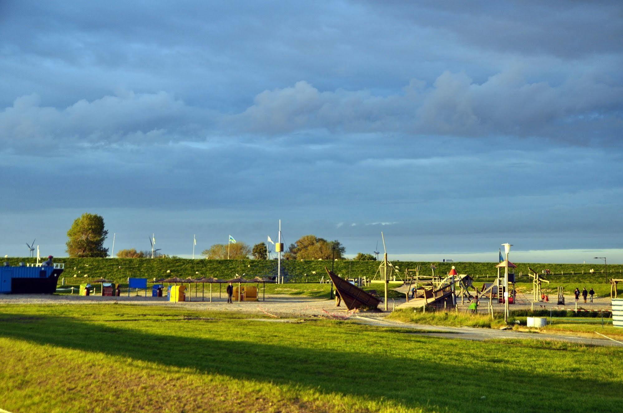 Strand Hotel Nordsee, Hotel Deichlaeufer Tossens Esterno foto