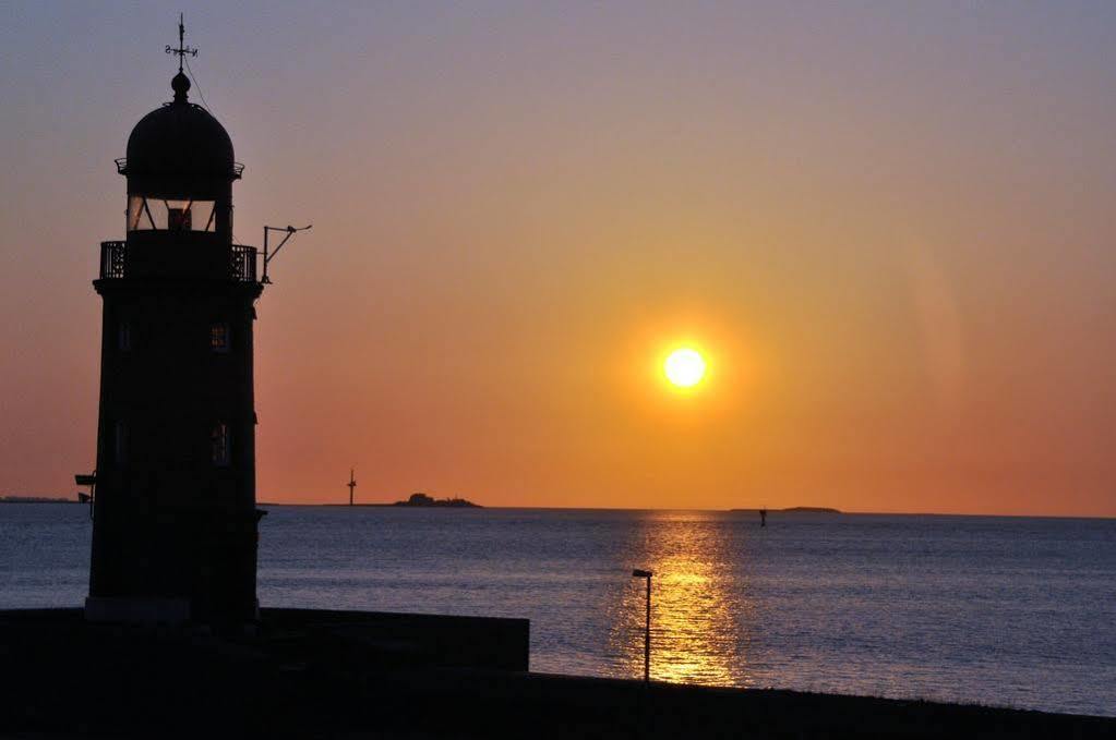 Strand Hotel Nordsee, Hotel Deichlaeufer Tossens Esterno foto